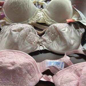 2 Maidenform 1 Olga 34A NWT intimates with support adjustable wired bras enhance